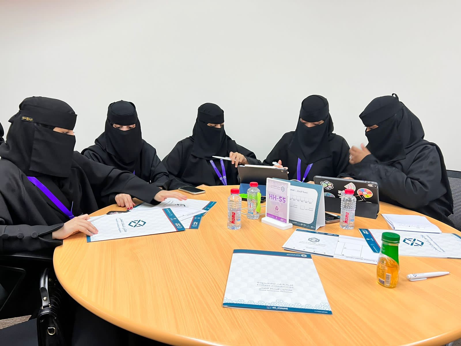 بعد منافسة مع 400 فريقٍ من 33 جامعةً سعوديةً وجهةً ابتكاريةً  تأهُل فريقين من طلاب جامعة بيشة للتصفيات النهائية في هاكاثون الابتكار الصحي 2023
